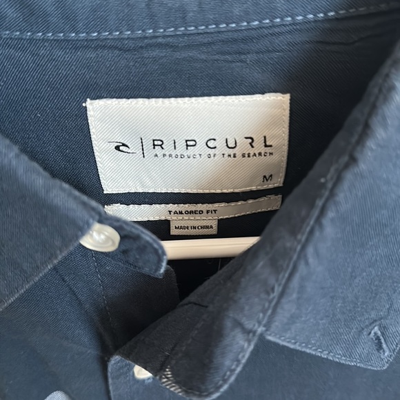 Ripcurl dress shirt… button up size medium. In great condition - Picture 2 of 4